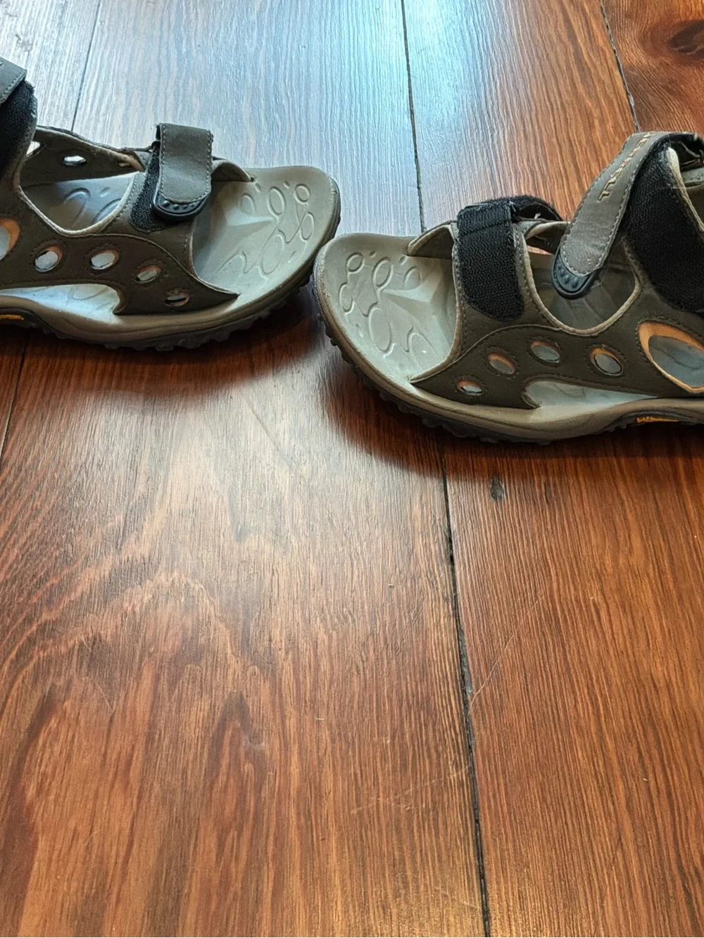Merrell Men's Tan and Black Outdoor High Performance Sandals Size 11